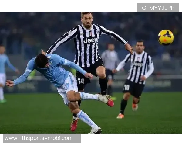 斯坦尼西奇训练中与塔争抢球后左膝受伤紧急离场引发关注 斯坦尼西奇训练中与塔争抢球后左膝受伤紧急离场引发关注