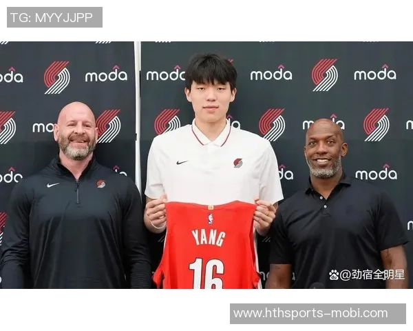 全员集结开拓者发布球队签名明信片利拉德与杨瀚森亲笔签名亮相 全员集结开拓者发布球队签名明信片利拉德与杨瀚森亲笔签名亮相