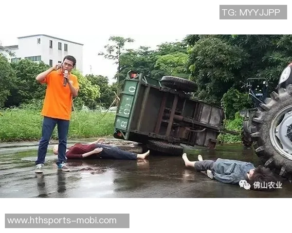 弗拉门戈球迷乘坐巴士发生翻车事故造成三人重伤